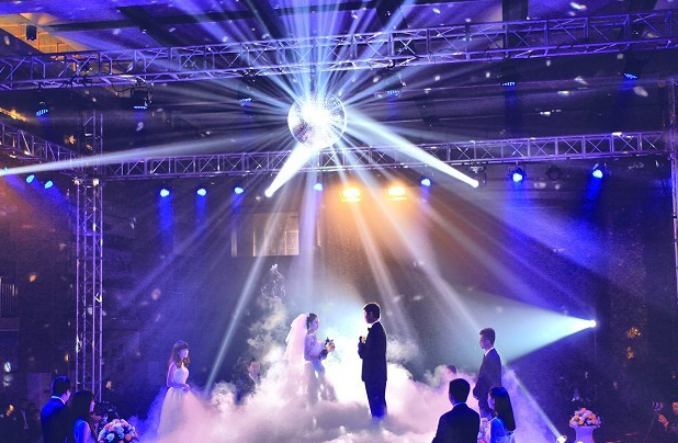 婚慶現(xiàn)場(chǎng)燈光效果
